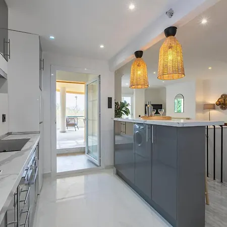 Spacious Near Puerto Banus 公寓 马尔韦利亚