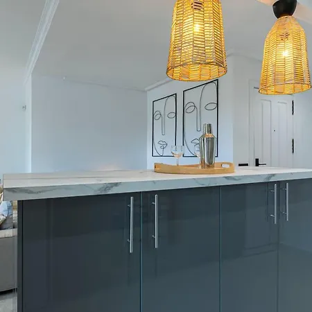 Spacious Near Puerto Banus 马尔韦利亚