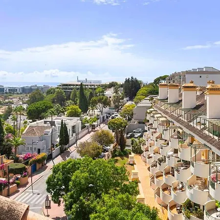 Spacious Near Puerto Banus 马尔韦利亚