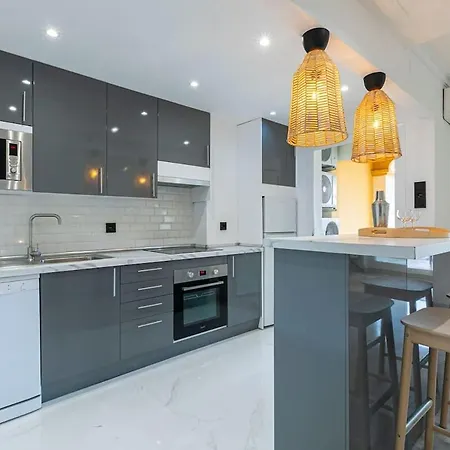 Spacious Near Puerto Banus Apartament